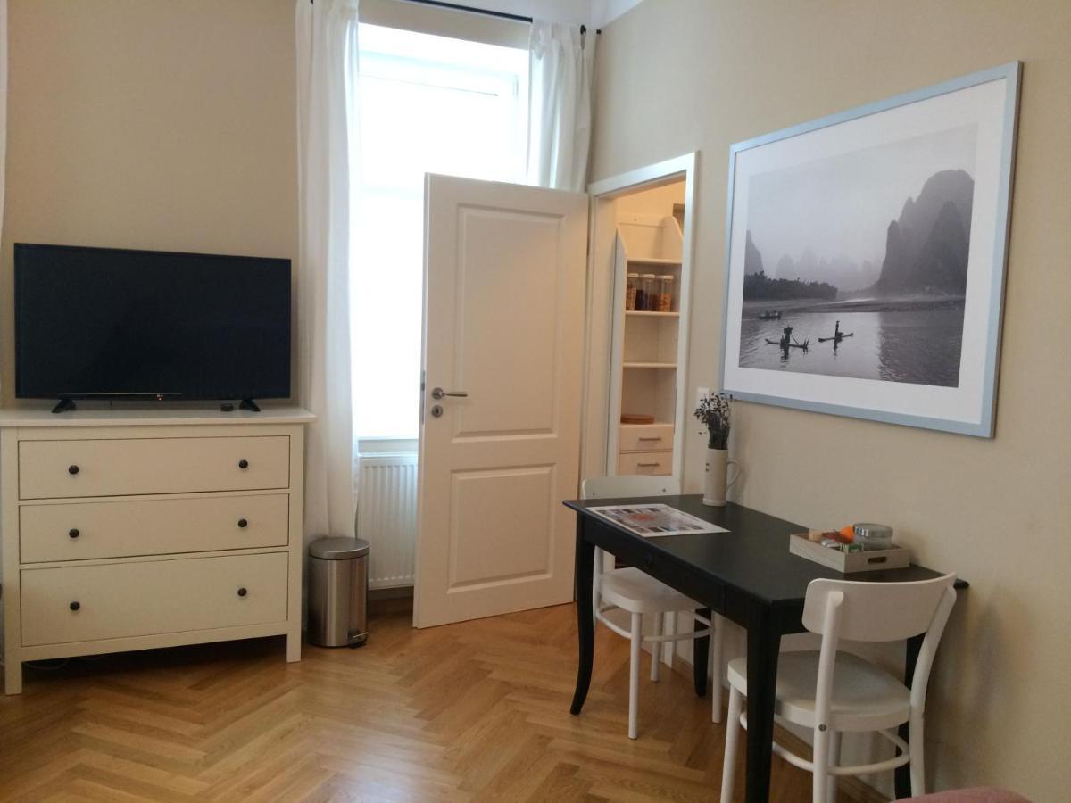 Studio U Parkplatz, Zentrale Ruhelage Neben Grunoase Appartamento Vienna Esterno foto